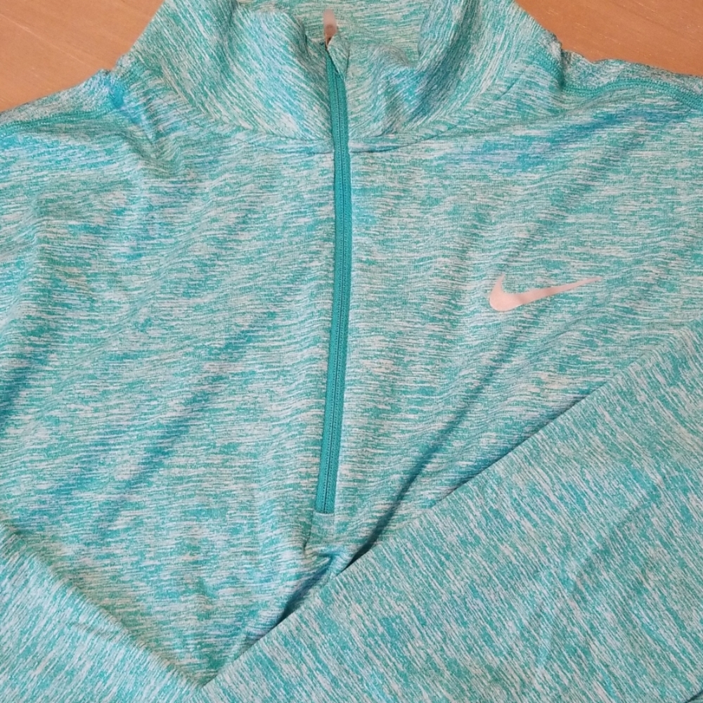 Dri fit nike long sleeve womens Medium